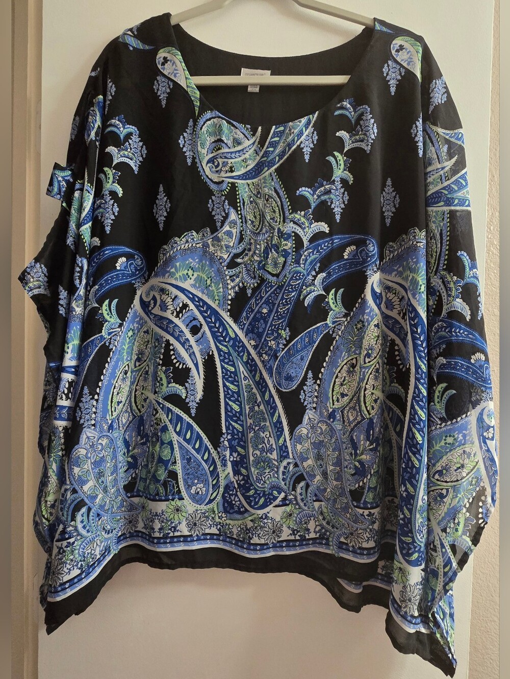 74 Avenue Flowy Paisley Print Blouse in Black and Blue